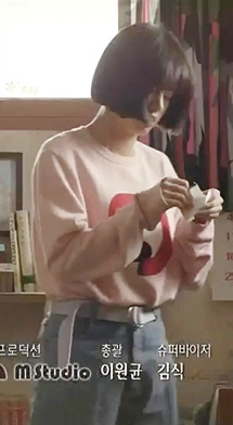이렇게 같은 옷 계속 돌려입는 여자 주인공은 또 간만인듯..jpg | 인스티즈