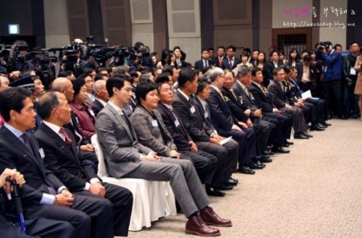 인간계가 아닌 다른 종족계 같은 조인성 산다라박 실제 체구 jpg | 인스티즈