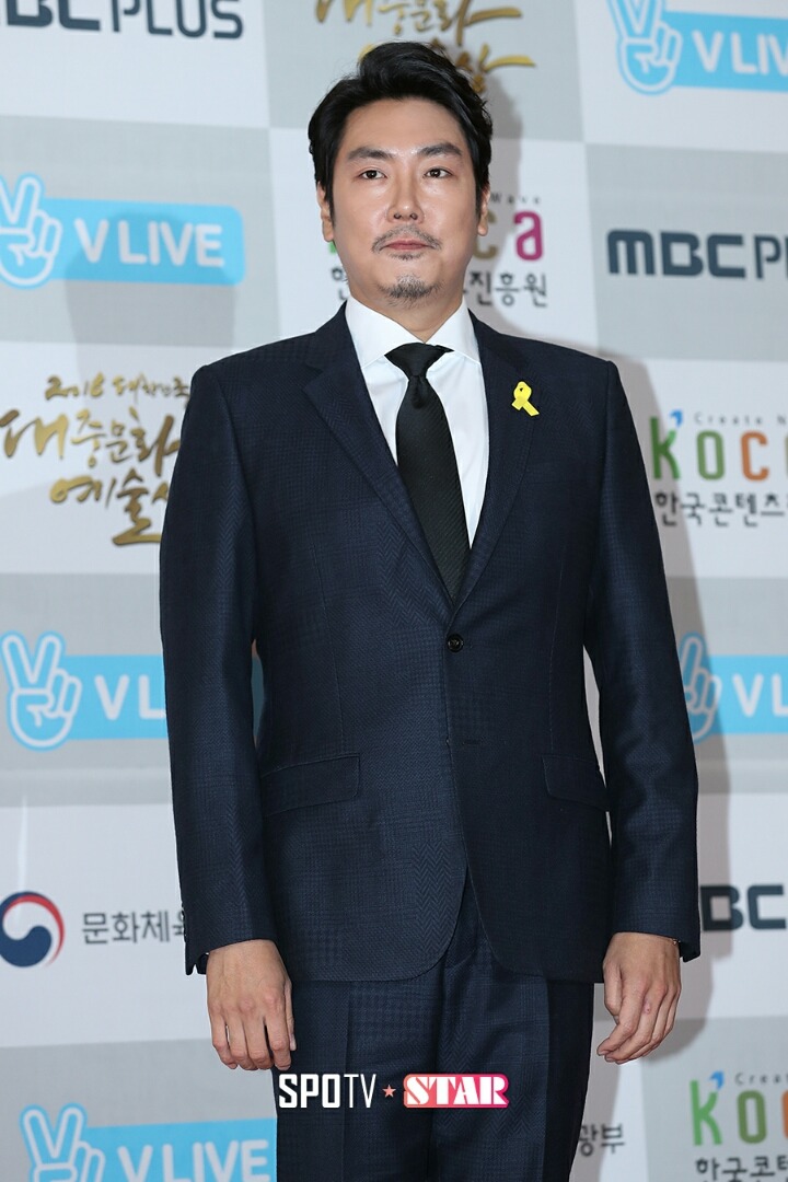 오늘자 멋진 조진웅... | 인스티즈