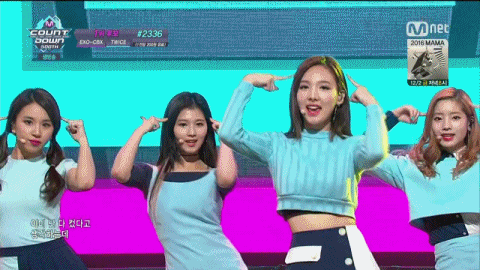 11월 10일자 트와이스 TT 움짤 + 불장난 춤추는 나연 모모 | 인스티즈