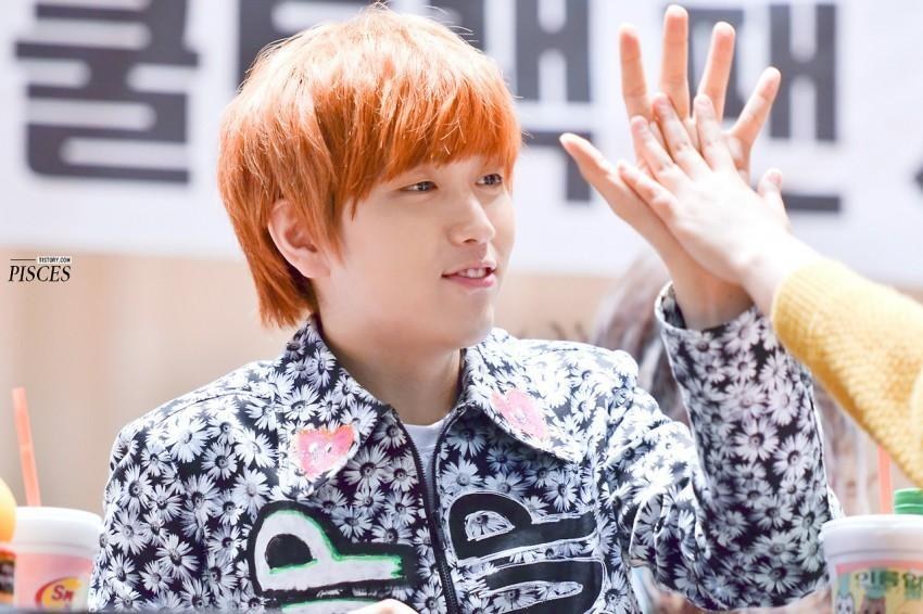 손 큰 남자연예인들의 실감나는 손크기 비교짤ㄷㄷㄷ.jpg +추가 | 인스티즈