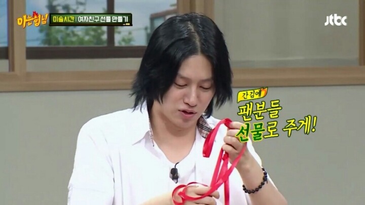 [아는형님] 김희철을 능가하는 돌아이 민경훈의 선물 | 인스티즈