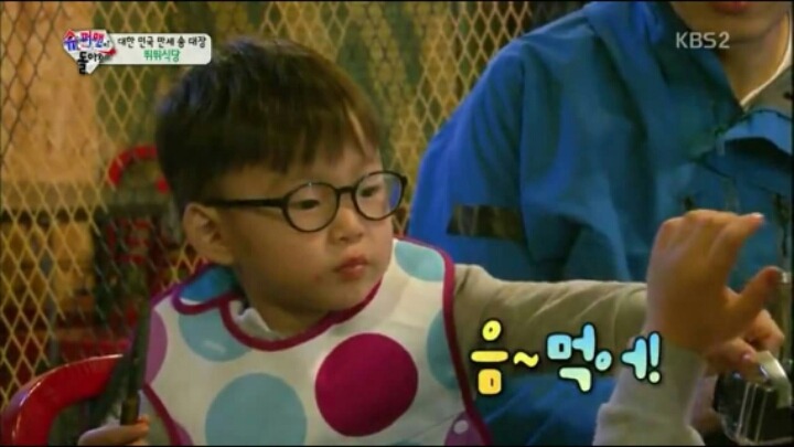 [슈퍼맨이돌아왔다] 만세에게 스테이크 양보하는 대한이.jpg | 인스티즈
