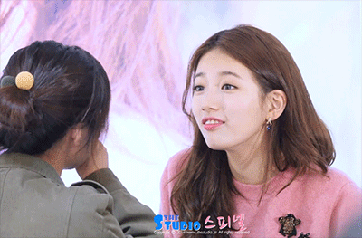 팬들한테 늘 잘하는 수지.gif | 인스티즈