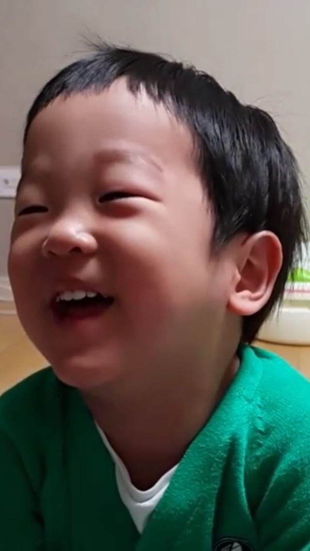  웃을 때 더 예쁘고 사랑스러운 서준이 | 인스티즈
