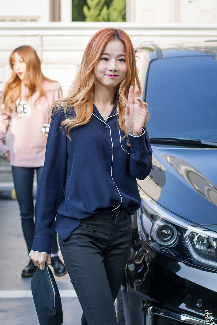 오늘자 EXID 주간아이돌 출퇴근길.jpg | 인스티즈