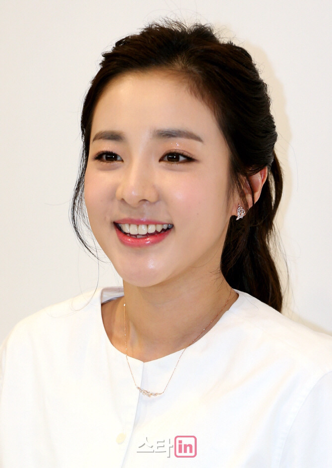 상큼한 여돌(?) 산다라박 160921 인천공항 출국 | 인스티즈