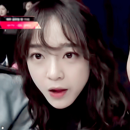 찾기 힘든 안웃는 김세정 | 인스티즈