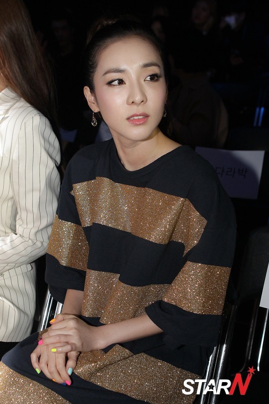 오늘자 패션쇼에서 산다라박 피부.jpg | 인스티즈