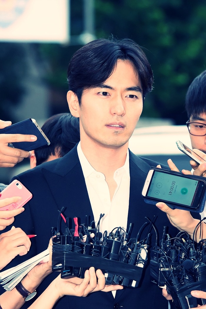 2016년 7월에 개봉한 이진욱 주연 신작 영화 | 인스티즈