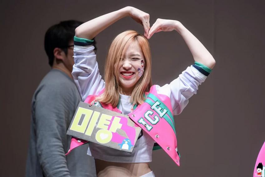 트와이스 미나는 너무 이쁜척을 해서.. 별로임 | 인스티즈