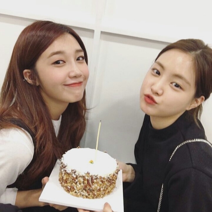오늘자 손나은 정은지 | 인스티즈