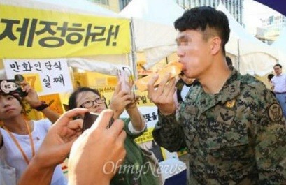 2014년 여름에 벌어졌던 이상한 투쟁.jpg | 인스티즈