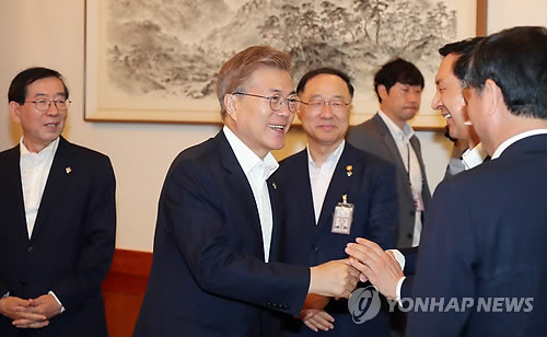 오늘 시도지사들 만난 문재인 대통령 .jpg | 인스티즈