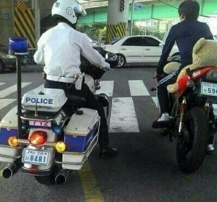 눈 마주치면 안돼..... | 인스티즈
