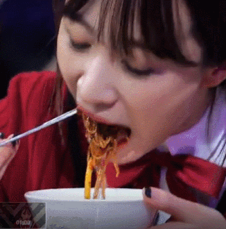 아직 입에 다 들어가지도 않았는데 감동.gif | 인스티즈