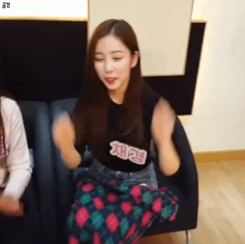 프로듀스101 의외인 윤채경 손가락 길이.gif | 인스티즈
