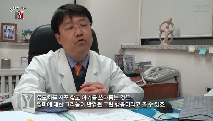 유모차 탄 아기들을 마음대로 만지고 다니는 여자 | 인스티즈