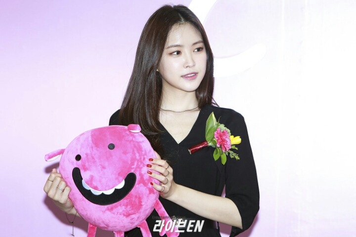 오늘자 손나은 미모ㄷㄷㄷ | 인스티즈