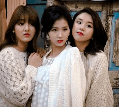 [twice] 오늘자 미나토자키 사나 움짤.gif | 인스티즈