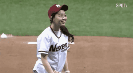 오늘 넥센 이수민 시구.gif | 인스티즈