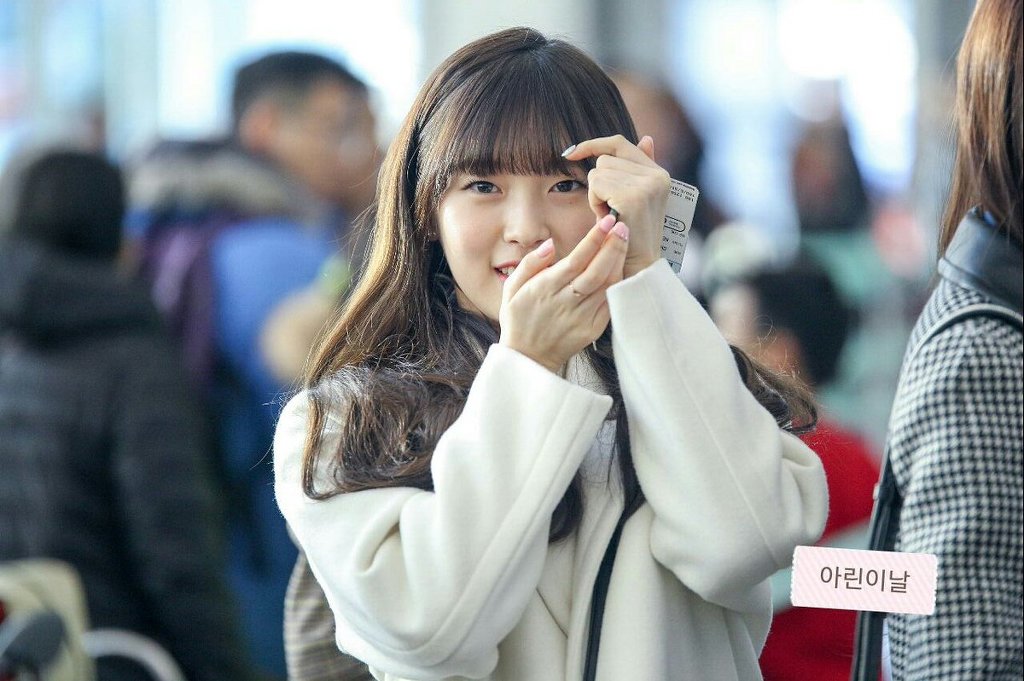 오늘자 오마이걸 인천공항 일본 출국 사진.JPG | 인스티즈