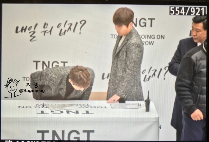 소리치는 아저씨 팬을 본 박보검 표정.JPG | 인스티즈