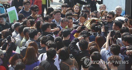 [문재인] 오늘은 전주 지원 유세하러 방문하신 문재인 전 대표.jpg | 인스티즈