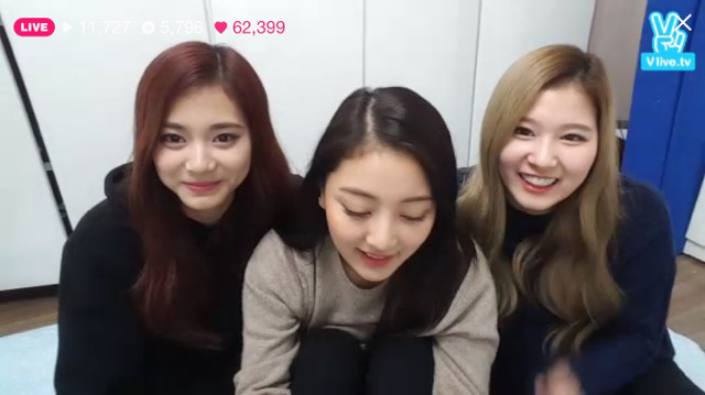 트와이스 지효,사나,쯔위 기습 v앱 라이브 캡쳐 | 인스티즈