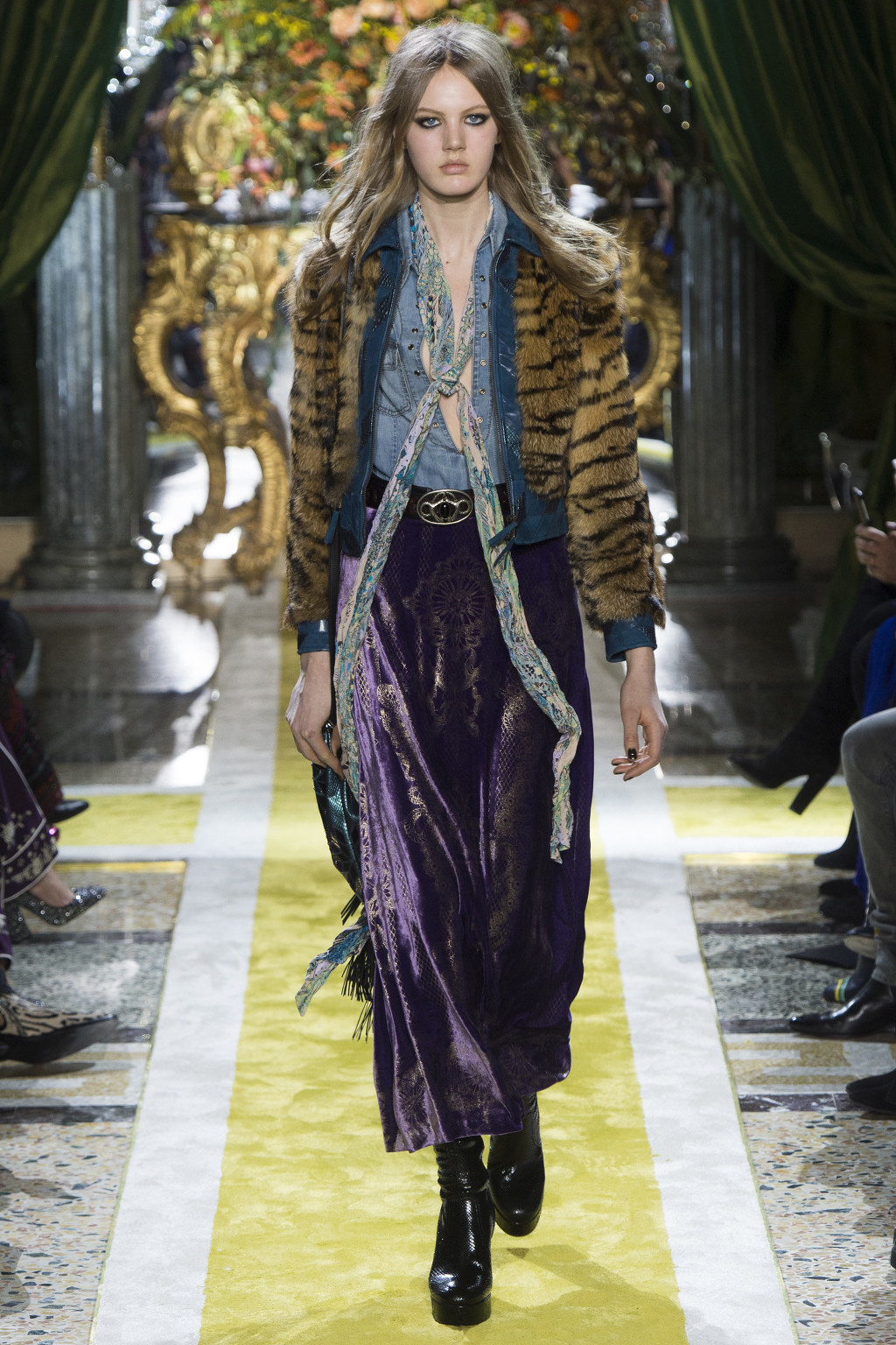 Roberto Cavali 2016 FallWinter RTW Milan | 인스티즈