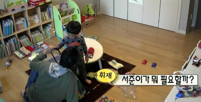 [슈퍼맨이돌아왔다] 서언이가 이벤트에 감동 받아 폭풍눈물을 흘리기까지ㅠㅠ.JPG | 인스티즈