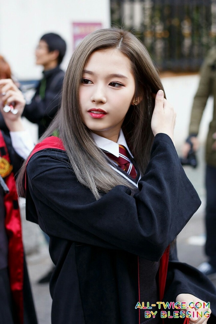 머리 묶는거랑 푼거랑 갭이 큰거같은 여자아이돌 .jpg | 인스티즈