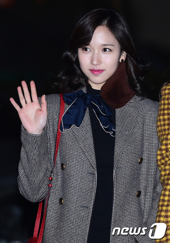 오늘 복고컨셉으로 출근한 트와이스 (우아한 미나리) | 인스티즈