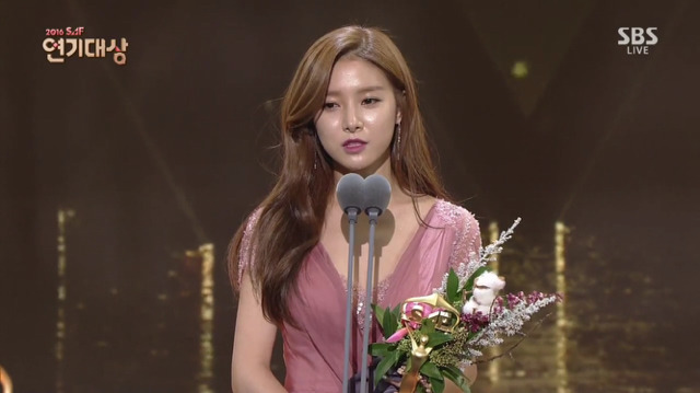 퍼주다 못해 연말 선물 꾸러미 수준이였던 2016 SBS 연기대상 | 인스티즈