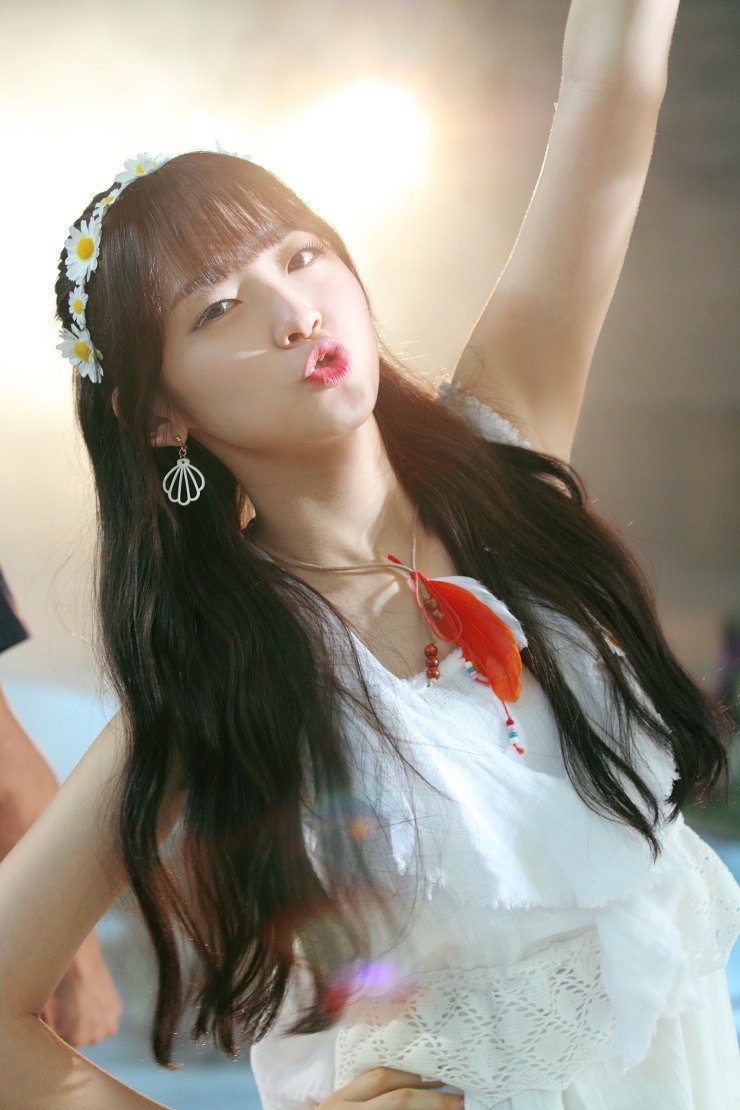 오마이걸 아잉 뮤직비디오 촬영현장 아린, 진이 .jpg | 인스티즈