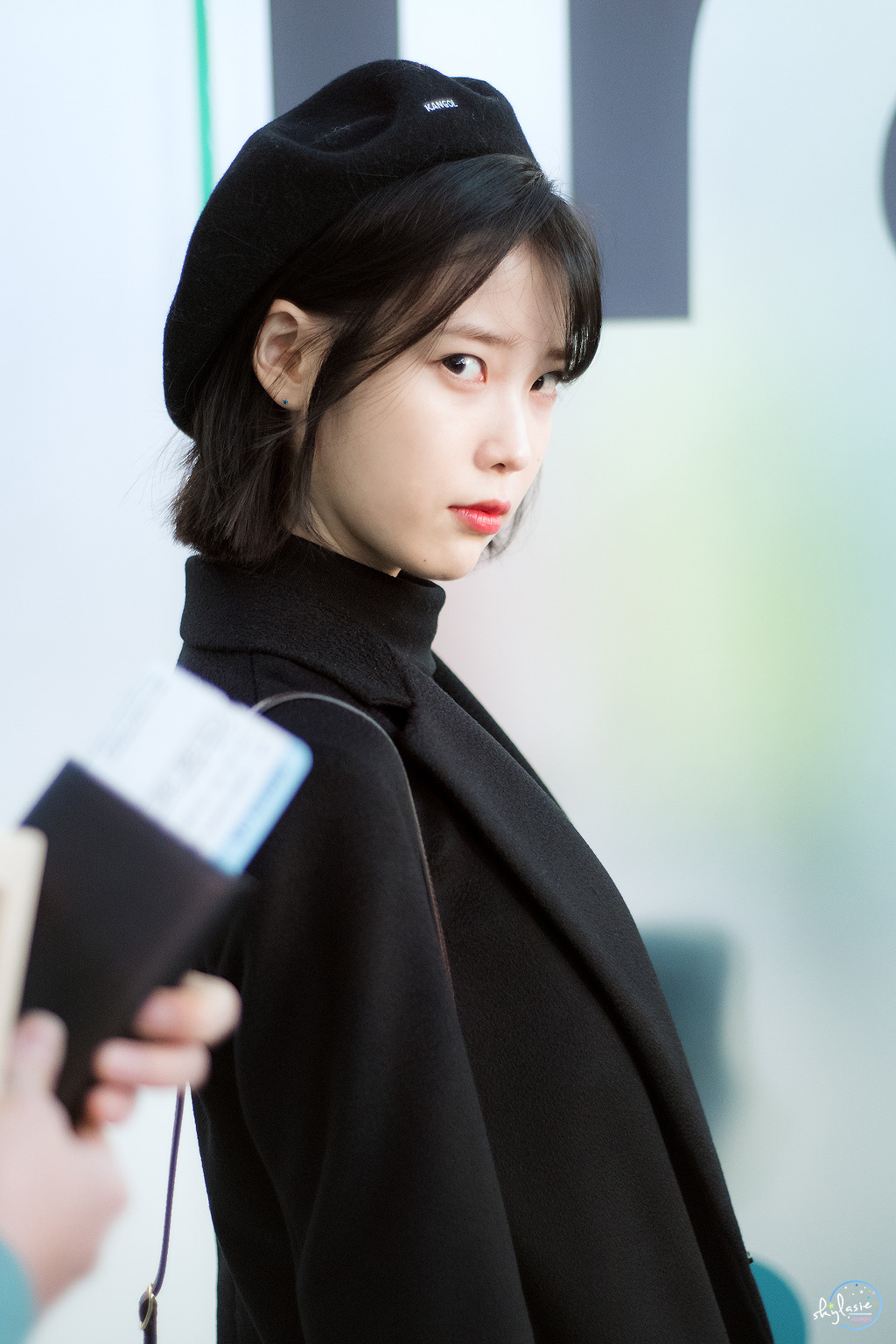 [17.01.06] 대만 출국 아이유.jpg | 인스티즈