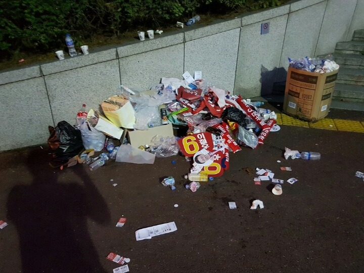 자유한국당 전당대회가 끝나고난뒤 안양종합운동장 주변상황 | 인스티즈