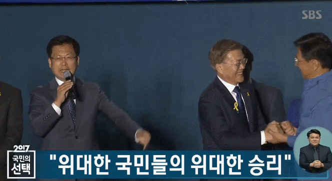 뽀뽀이후 안희정지사 만날때마다 쑥쓰러워 했다는 문대통령ㅋㅋㅋㅋㅋㅋ | 인스티즈