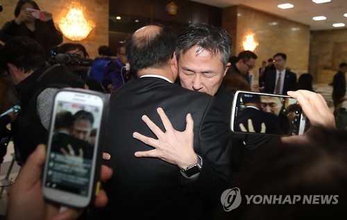 탄핵 2등 공신 더민주당 의원 | 인스티즈