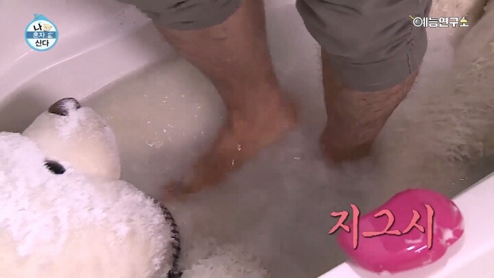 [나혼자산다] 윌슨 씻기는 전현무ㅋㅋㅋㅋㅋㅋㅋㅋㅋㅋㅋㅋ | 인스티즈