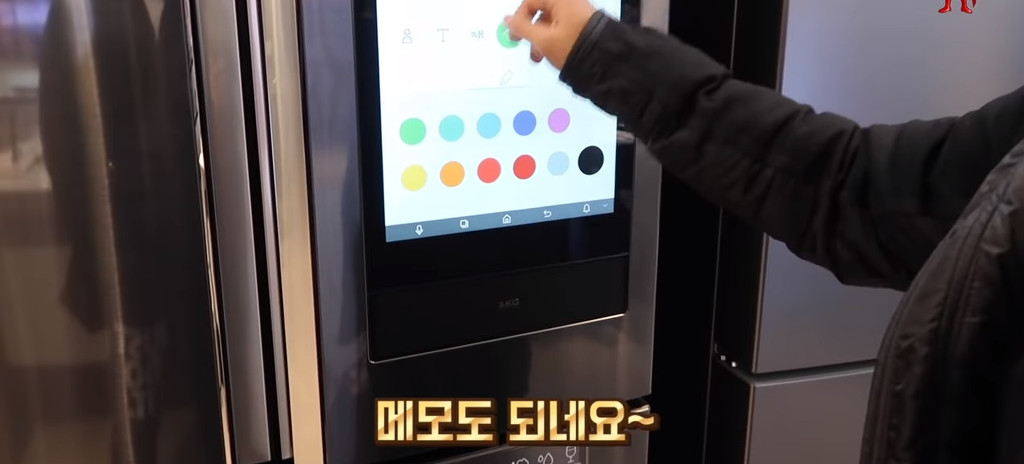 한국 전자제품 매장을 둘러보고 놀라서 어쩔 줄 모르는 일본 대학생 | 인스티즈