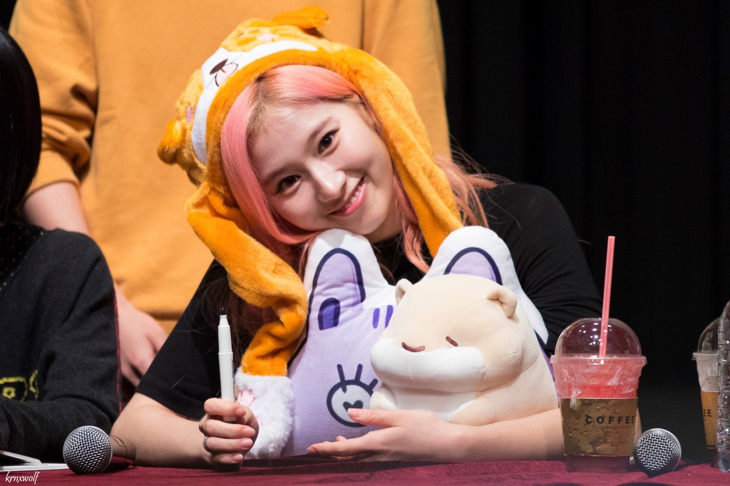 오늘이 생일인 트와이스 사나.jpgif (335장) | 인스티즈