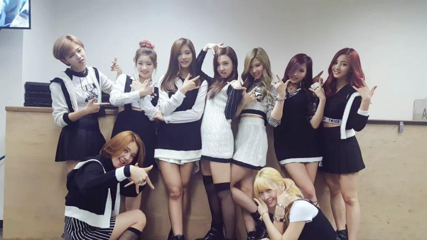 JYP엔터테이먼트 전자공시 트와이스 단체짤 | 인스티즈