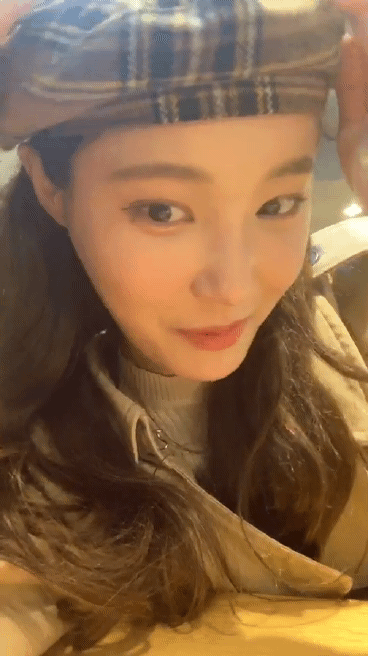 어제 3주년 기념 인스타 라이브한 모모랜드 연우(2).gif | 인스티즈