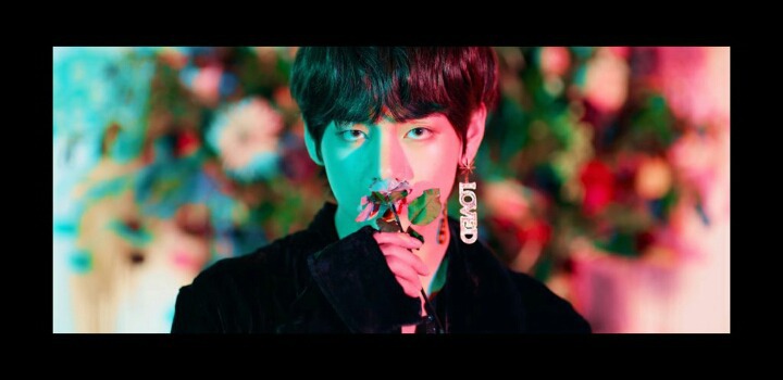 얼굴로 악세사리 존재감 하락시키는 방탄소년단 뷔.jpgif | 인스티즈