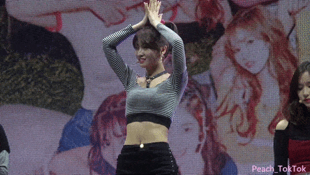 춥게 입은 모모.gif | 인스티즈