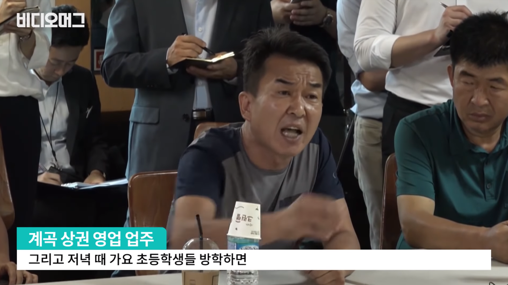 계곡 불법구조물 철거지시에 강력하게 항의하는 업주들.jpg | 인스티즈
