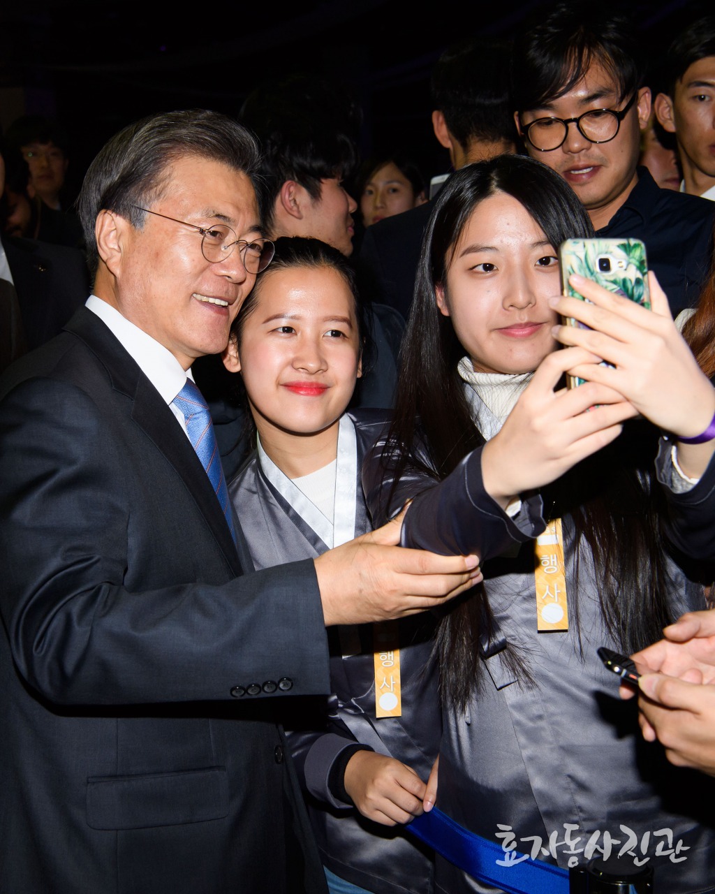 효자동 사진관) 오늘 문재인대통령과 셀카찍은 사람들(ft. 코엑스 벤처창업 페스티벌) | 인스티즈