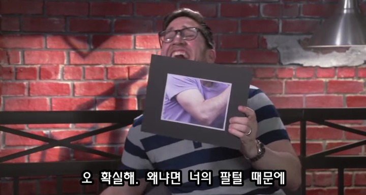 이두박근 게임하는 어벤져스 멤버들.jpg | 인스티즈
