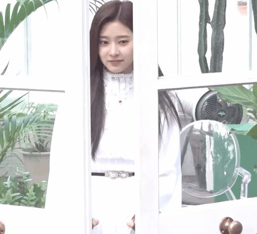 외모는 유잼인 고등학생 아이즈원 김민주.jpgif | 인스티즈